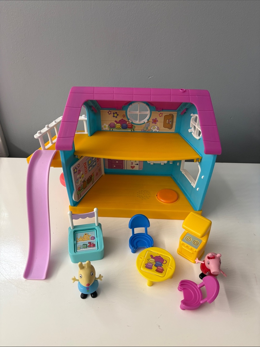 Peppa Pig Pink Roof Playhouse with Yellow Floors and Blue Walls